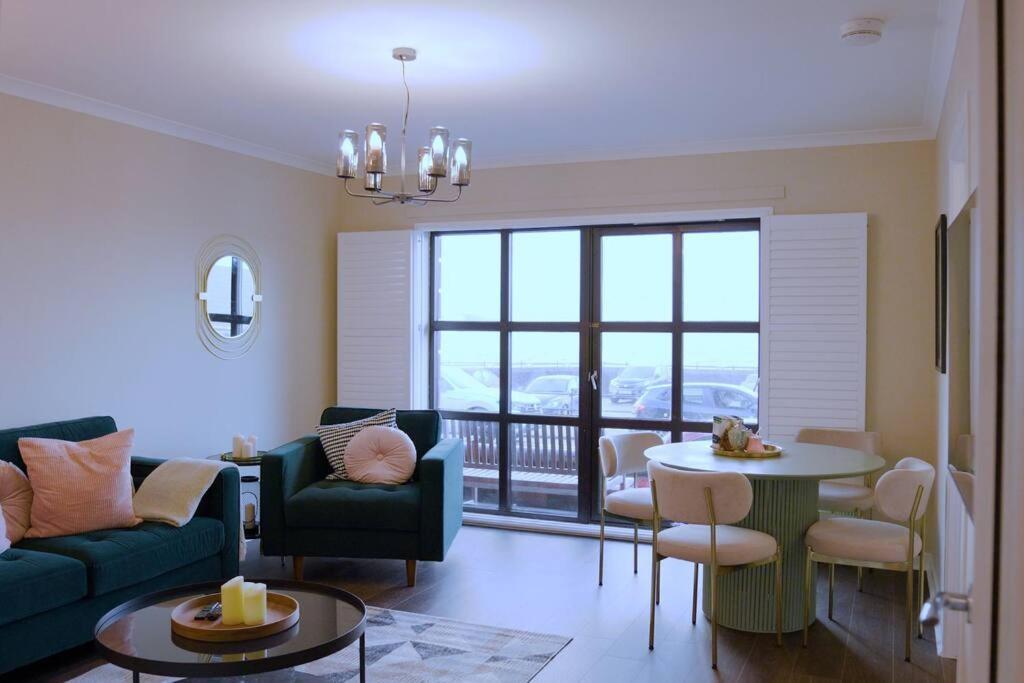 לארגס Seaside Apartment מראה חיצוני תמונה